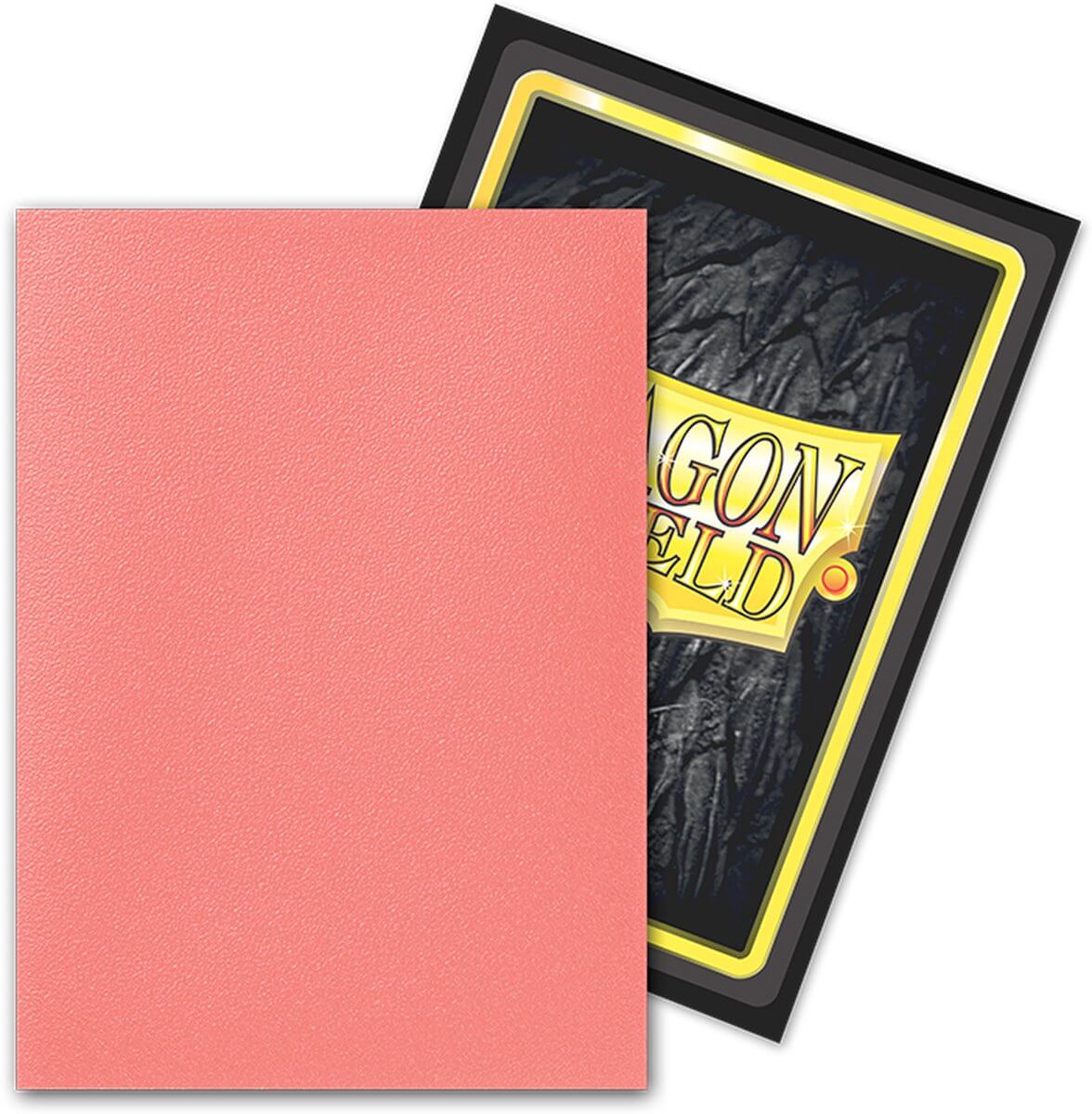 Accessoires Peach, delicious and satifsying. Dragon Shield Matte Dual sleeves. Clear front and a textured matte back. Fully opaque sleeves with a black interior, an elegant backdrop for black bordered cards. The sturdy cardboard box fits 75+ single sleeve