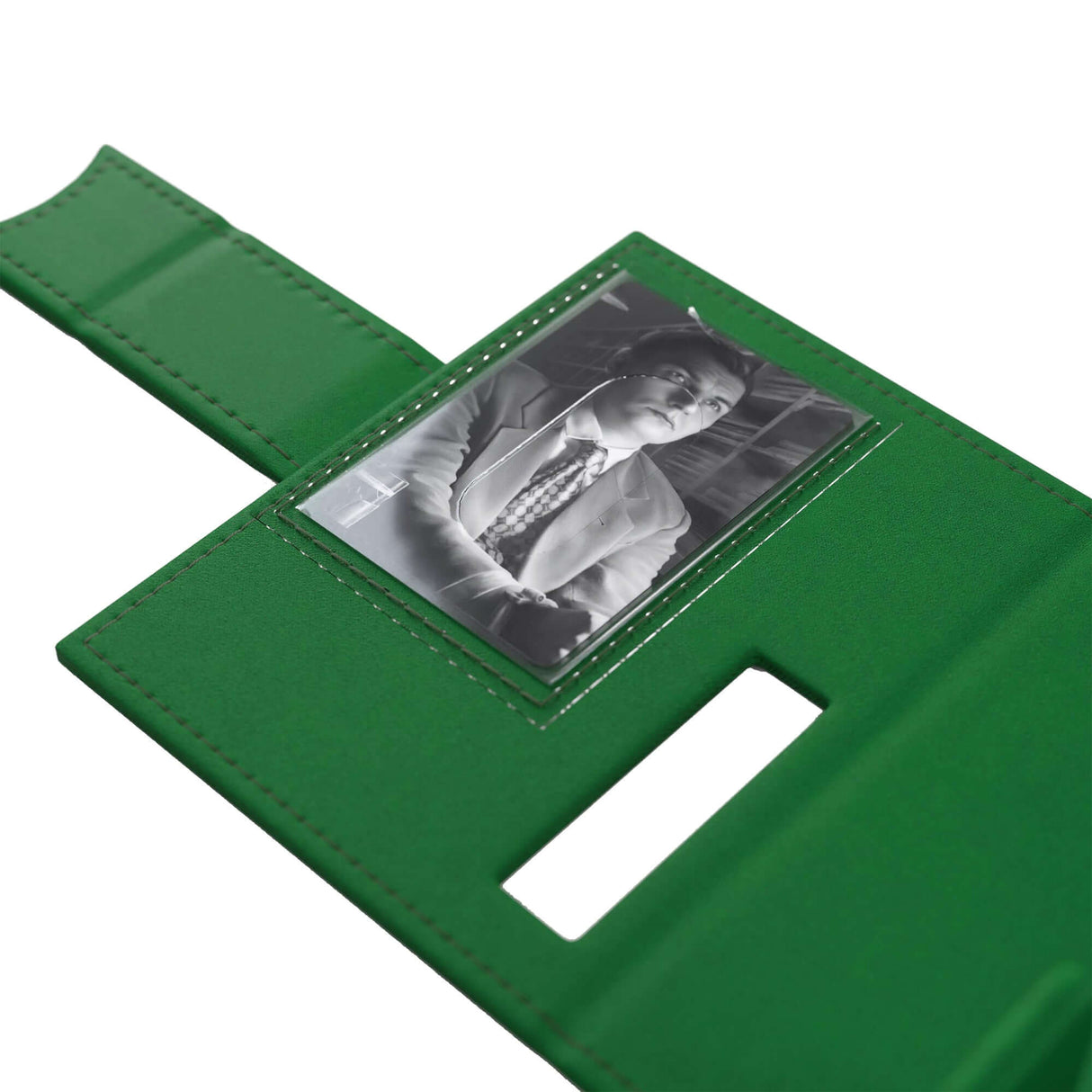 Accessoires Officially licensed premium deck box designed specifically for the needs of Arkham Horror: The Card Game players. The exclusive Arkham Horror Investigator Deck Tome is perfectly sized to hold a full investigator deck, even if the cards are sin