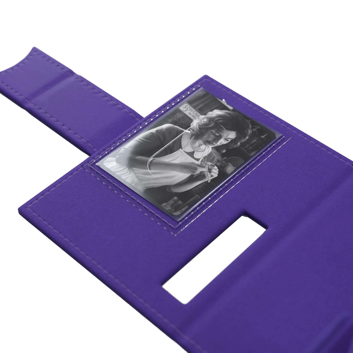 Accessoires Officially licensed premium deck box designed specifically for the needs of Arkham Horror: The Card Game players. The exclusive Arkham Horror Investigator Deck Tome is perfectly sized to hold a full investigator deck, even if the cards are sin