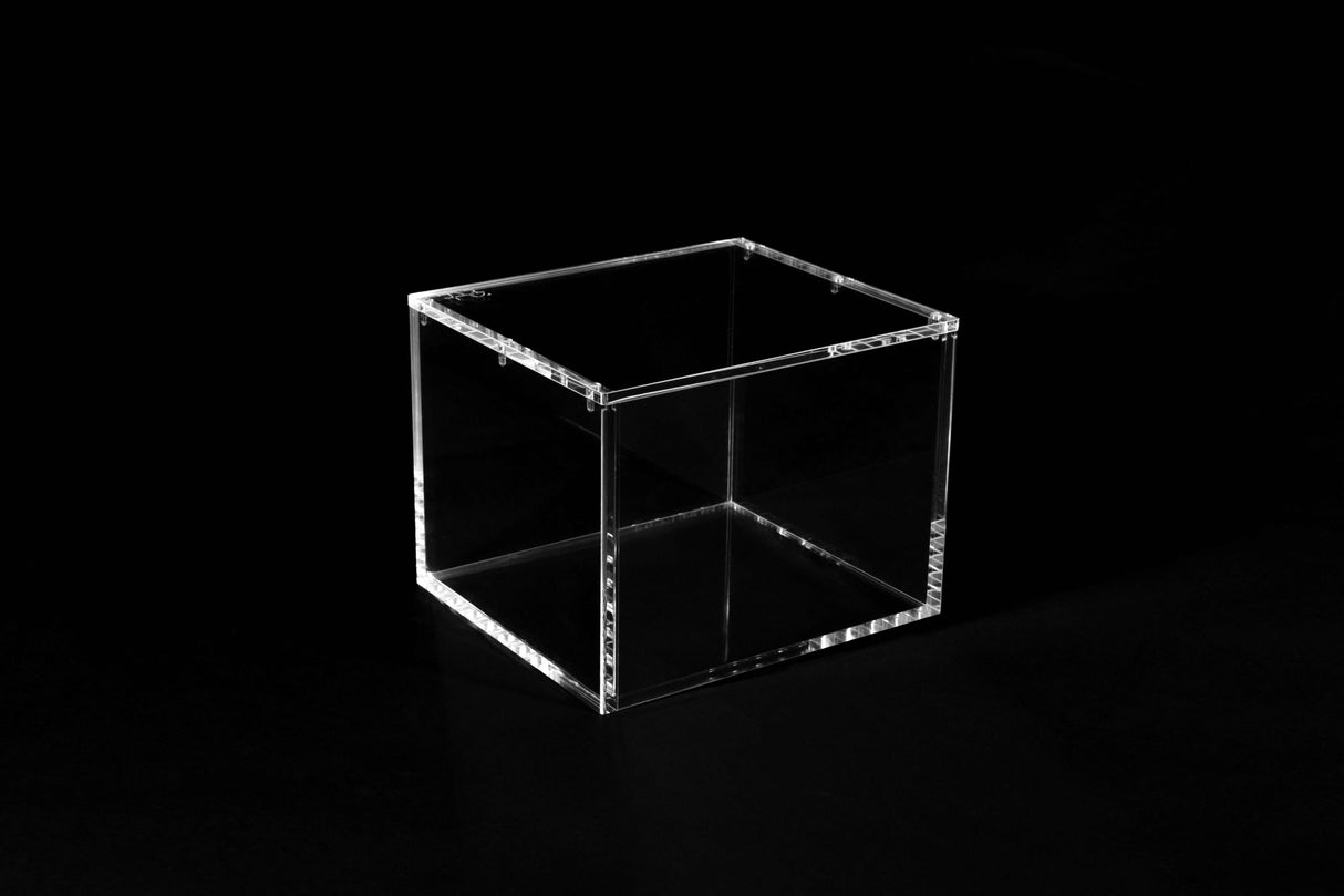 Accessoires Een luxe mini tin case display van The Acrylic Box. Bevat sterkte magneten waarmee je de case dicht kan maken.