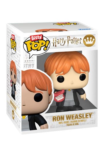UITVERKOOP Breng de magie van Zweinstein tot leven met deze schattige Bitty POP! Bitty Box! Deze verzamelwaardige set bevat een miniatuur Harry Potter met een Chocolate Frog en een Ron Weasley met een Howler, allemaal gestoken in een stevig acryl display