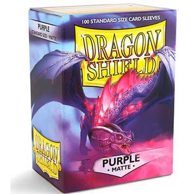 Accessoires Standard-size Dragon Shield Matte sleeves (63x88mm) met origineel draken artwork. Deze sleeves zijn PVC-vrij en geschikt voor kaartspellen zoals Magic: The Gathering, Pokémon TCG en Lord of the Rings TCG. Een box bevat 100 sleeves en is voorzi