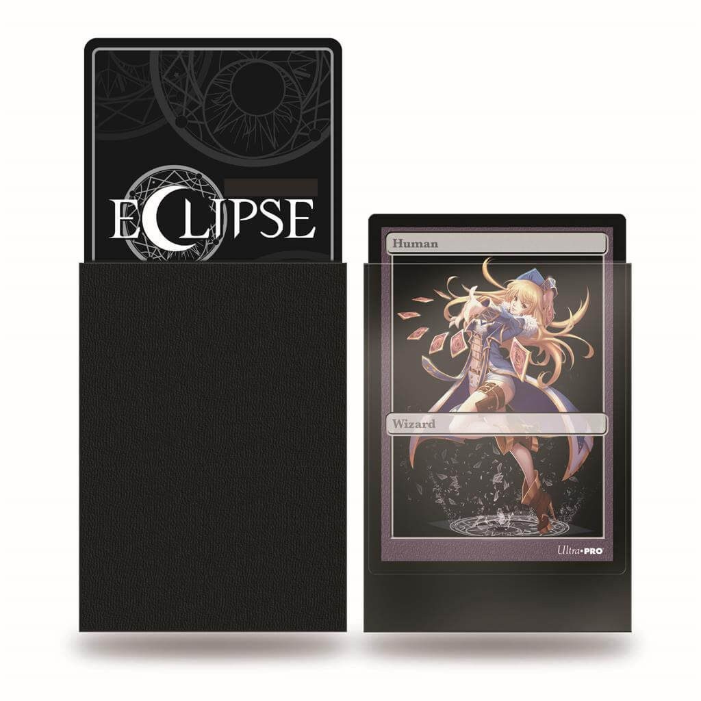 Accessoires Deze Eclipse PRO-Matte Deck Protector sleeves verbergen de kaartrug volledig met een extra laag ondoorzichtig zwart materiaal. Als onderdeel van de PRO-Matte-lijn gebruiken de Eclipse sleeves mat transparant materiaal om de voorzijde van de ka
