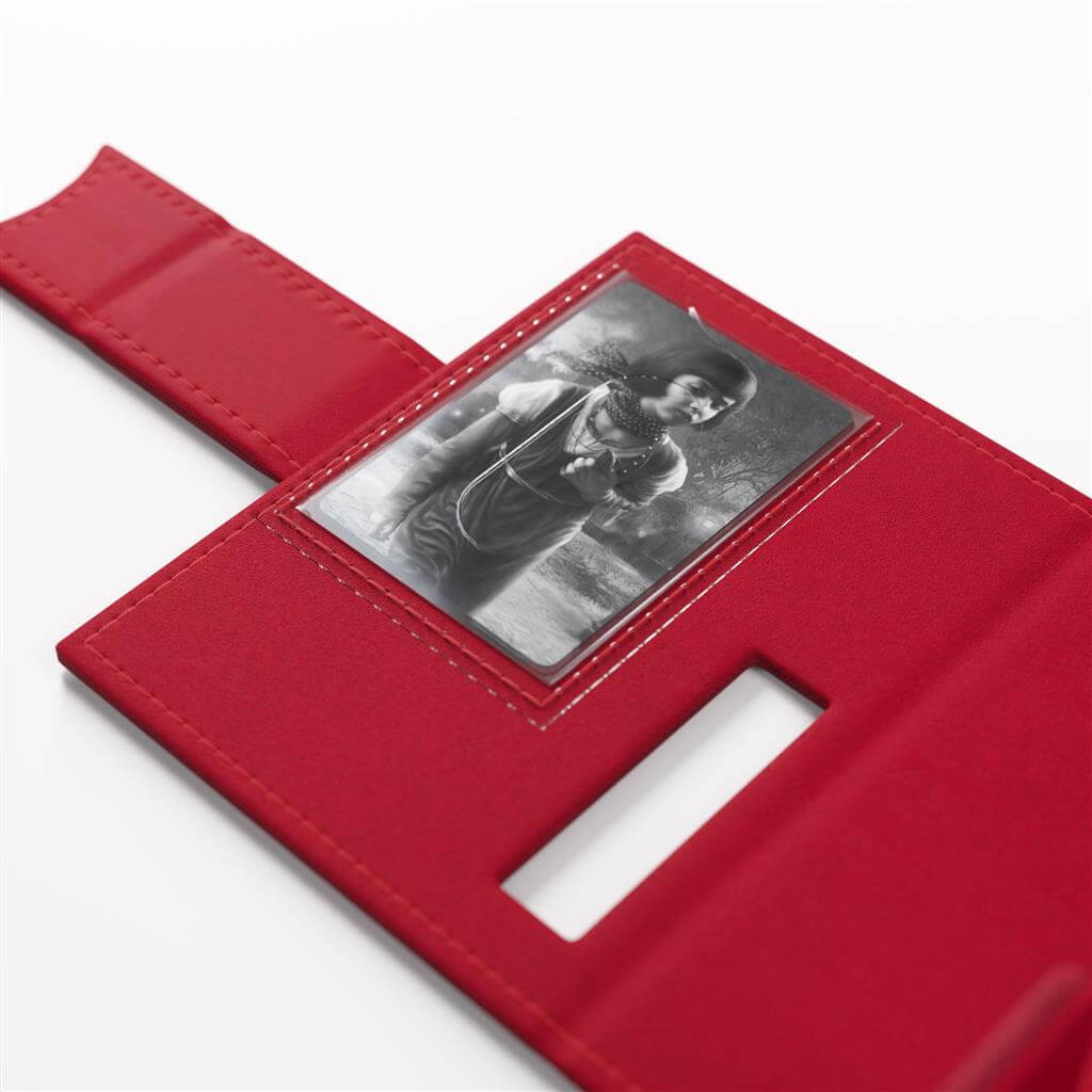 Accessoires Officially licensed premium deck box designed specifically for the needs of Arkham Horror: The Card Game players. The exclusive Arkham Horror Investigator Deck Tome is perfectly sized to hold a full investigator deck, even if the cards are sin