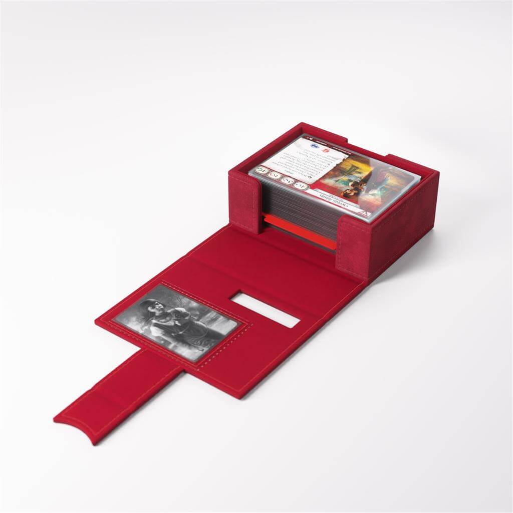 Accessoires Officially licensed premium deck box designed specifically for the needs of Arkham Horror: The Card Game players. The exclusive Arkham Horror Investigator Deck Tome is perfectly sized to hold a full investigator deck, even if the cards are sin