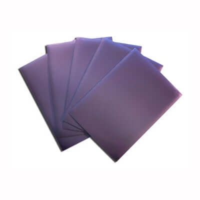 Accessoires Standard-size Dragon Shield sleeves (63x88mm) met origineel draken artwork. Deze sleeves zijn PVC-vrij en geschikt voor kaartspellen zoals Magic: The Gathering, Pokémon TCG en Lord of the Rings TCG.Een box bevat 100 sleeves en is voorzien van