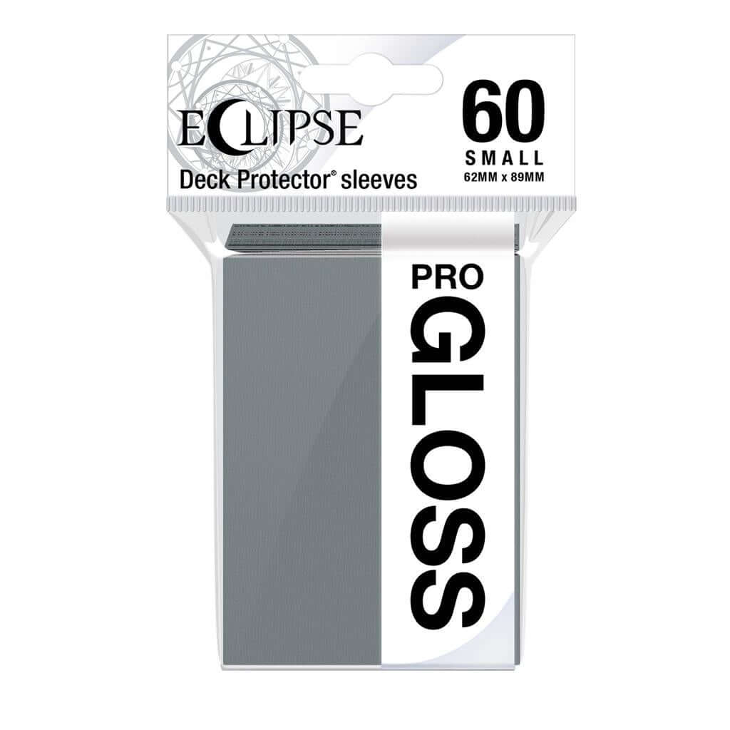 Accessoires Deze Eclipse Gloss Deck Protector sleeves verbergen de kaartrug volledig met een extra laag ondoorzichtig zwart materiaal. Elke verpakking bevat 60 sleeves. Dit product is geschikt voor smalle 62 x 89 (Yu-Gi-Oh!) speelkaarten.