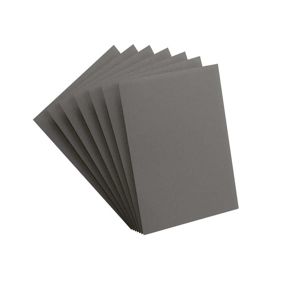 Accessoires Deze grijze Prime Sleeves bieden een hoogwaardige bescherming voor standaard formaat kaarten van maximaal 64x89mm.