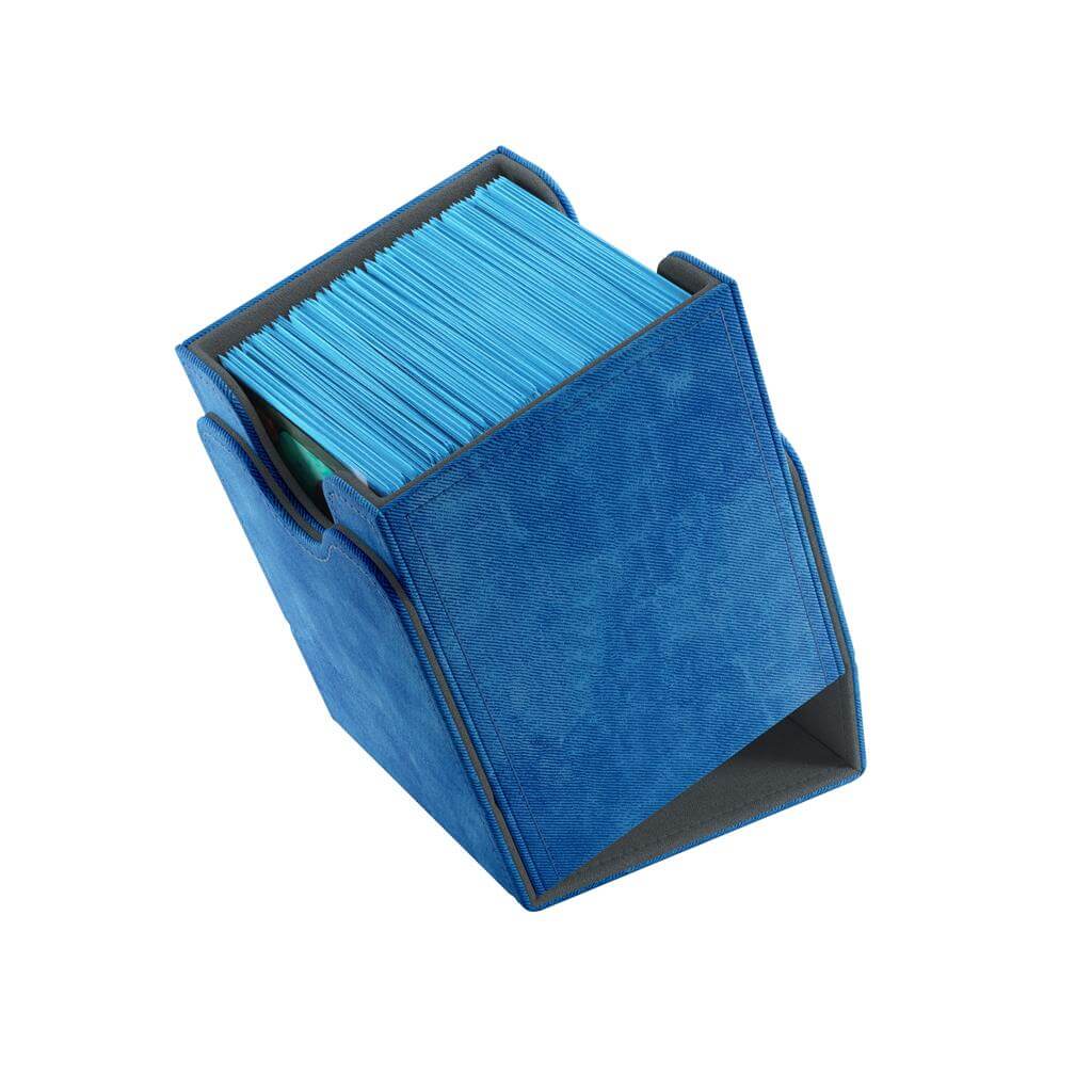 Accessoires Deze blauwe, aanpasbare Squire deckbox is geschikt voor een deck van 100 kaarten met dubbele sleeves.