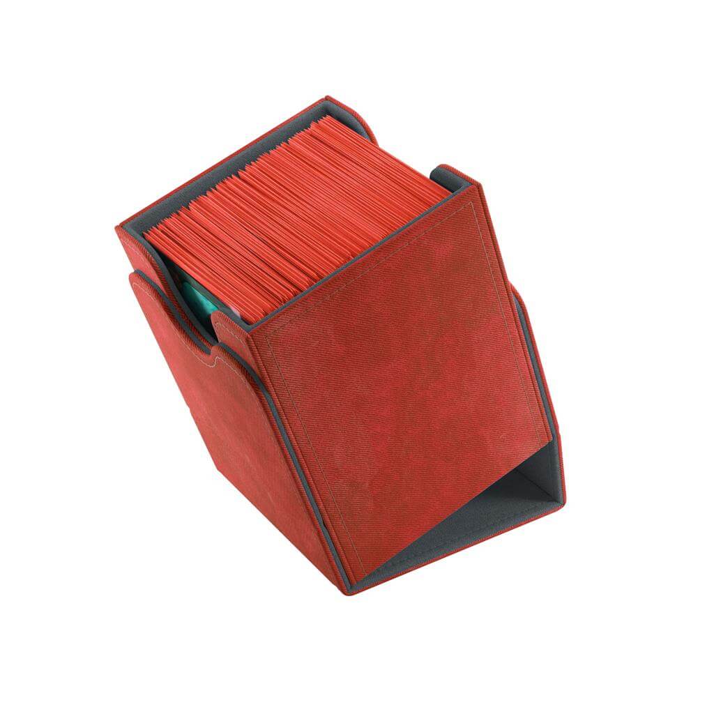 Accessoires Deze rode, aanpasbare Squire deckbox is geschikt voor een deck van 100 kaarten met dubbele sleeves.