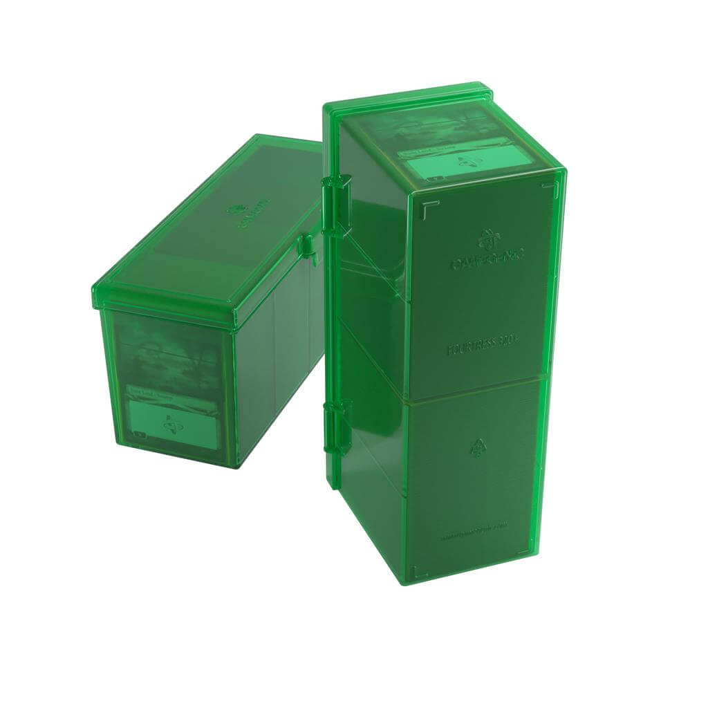 Accessoires Groene Fourtress opbergbox waarin je volledige decks, dobbelstenen, tokens en 320 kaarten met dubbele sleeves kunt opbergen.