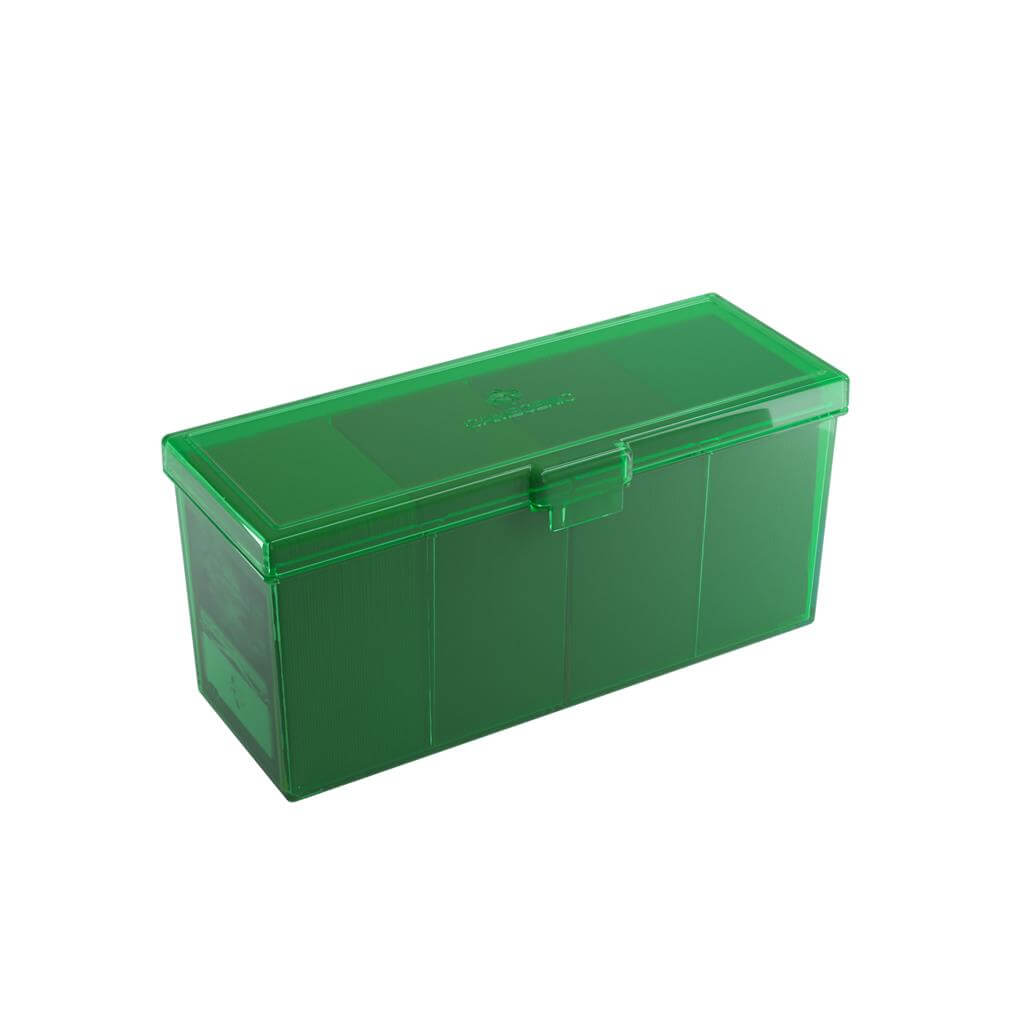 Accessoires Groene Fourtress opbergbox waarin je volledige decks, dobbelstenen, tokens en 320 kaarten met dubbele sleeves kunt opbergen.