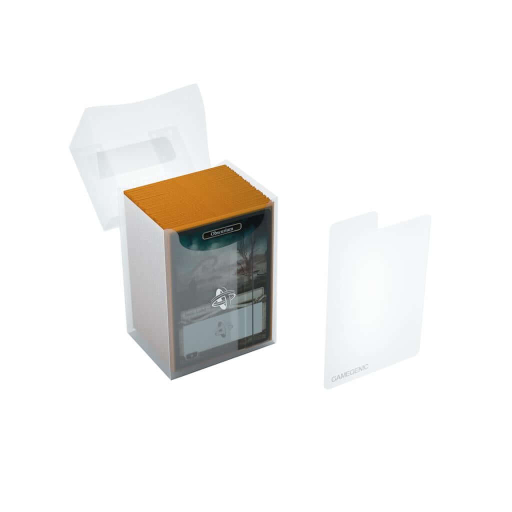 Accessoires Transparante, casual deckbox die geschikt is voor het beschermen en opbergen van maximaal 80 kaarten met dubbele sleeves.