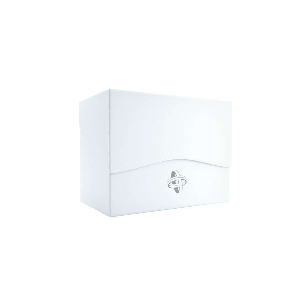 Accessoires Witte, casual sideloading deckbox die geschikt is voor het beschermen en opbergen van maximaal 80 kaarten met dubbele sleeves.
