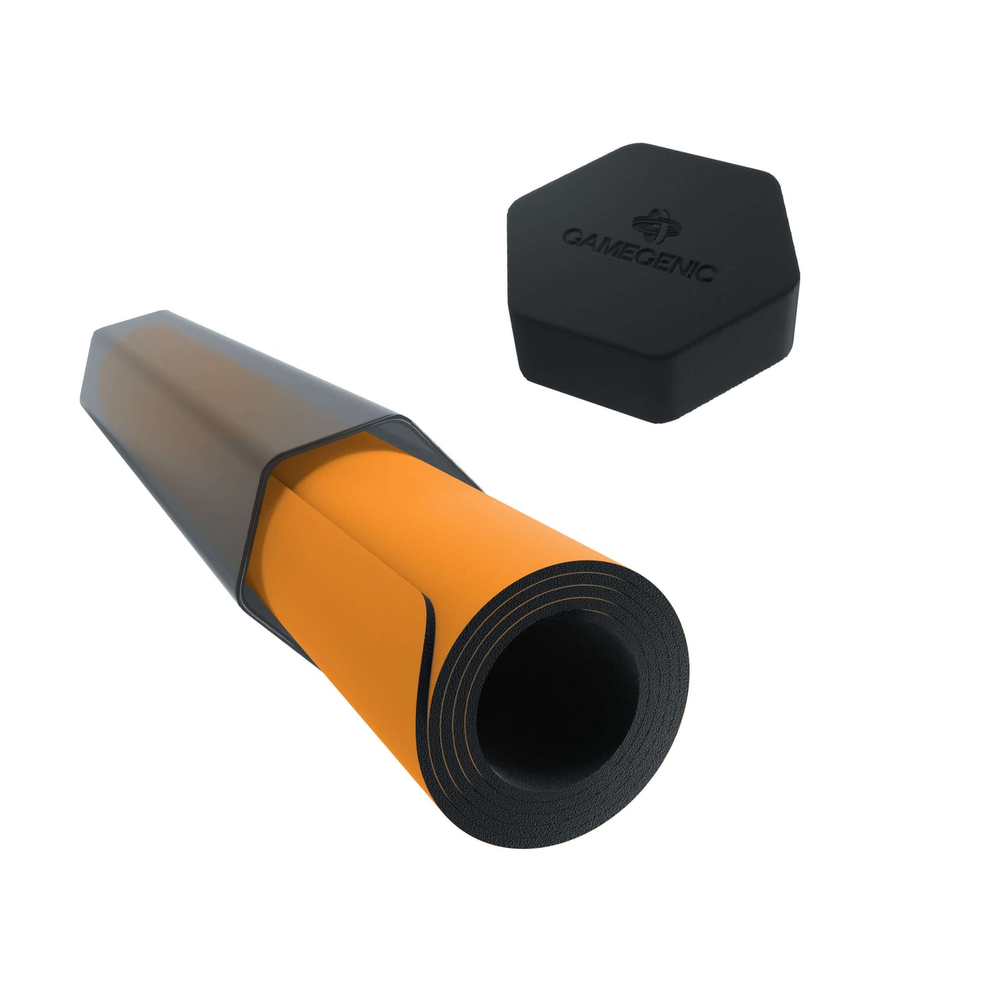 Accessoires Houd je speelmatten georganiseerd en beschermd. De Playmat Tube biedt een veilige opslagoplossing voor gestikte en ongestikte speelmatten in levendige, semi-transparante kleuren. Een zeshoekige vorm zorgt ervoor dat de buis niet over de tafel