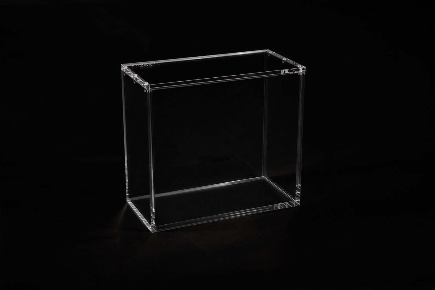 Accessoires De reguliere markt bevat 5MM en 8MM acryl producten.De acryldoos is de eerste die de dikte verandert in 6MM. Dit kleine detail opende de mogelijkheid voor ons om de sterke N52-magneten bovenop te plaatsen zonder de behuizing te kraken. Door ge