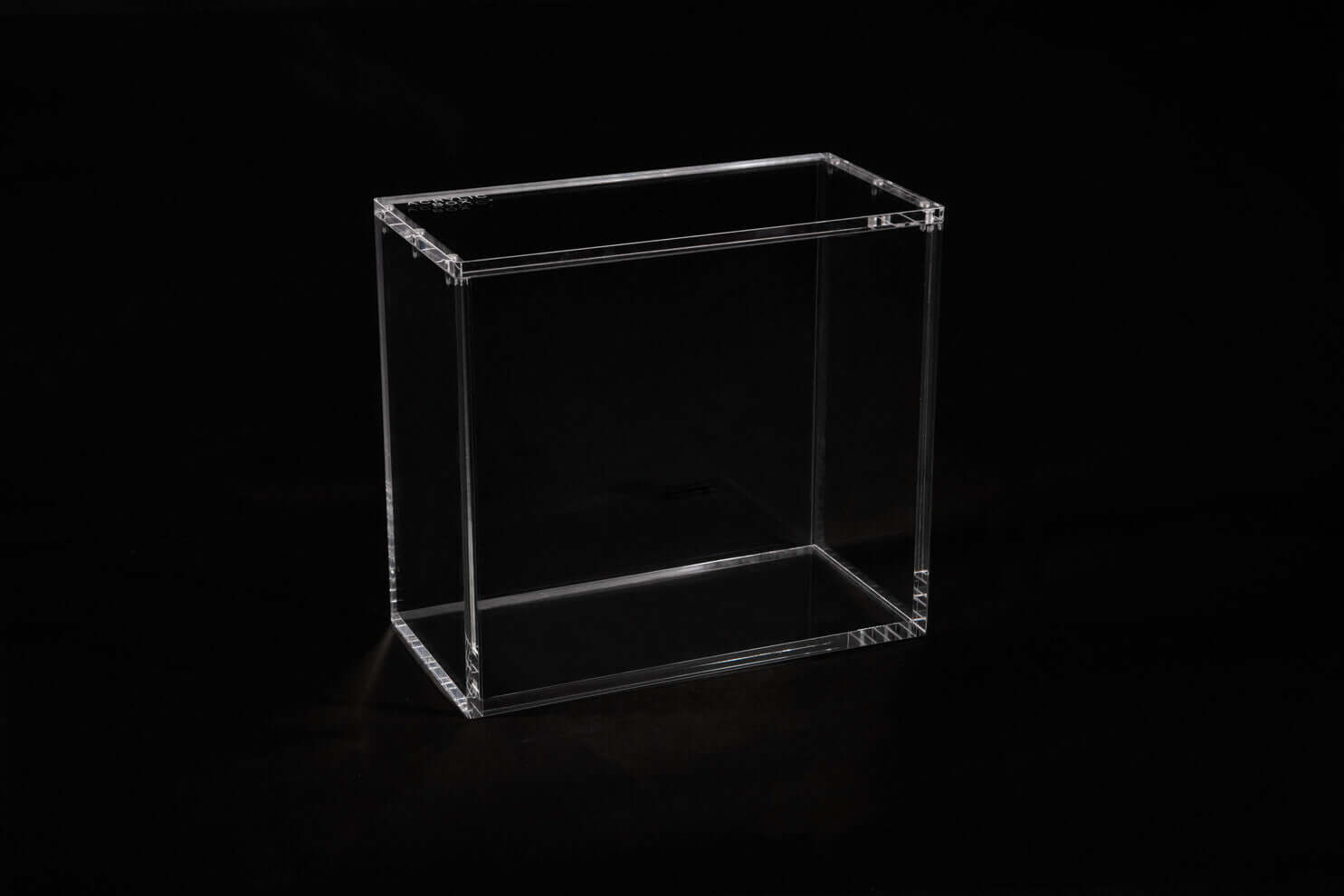 Accessoires De reguliere markt bevat 5MM en 8MM acryl producten.De acryldoos is de eerste die de dikte verandert in 6MM. Dit kleine detail opende de mogelijkheid voor ons om de sterke N52-magneten bovenop te plaatsen zonder de behuizing te kraken. Door ge