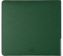 Accessoires Duik in de diepe blauwe oceanen van Arcania en bescherm je waardevolle kaarten in de schitterende Zipster XL binder, favoriet onder verzamelaars en traders. De versterkte Dragon Skin cover beschermt je kaarten tegen deukjes en kreukels, terwij