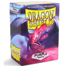 Accessoires Standard-size Dragon Shield Matte sleeves (63x88mm) met origineel draken artwork. Deze sleeves zijn PVC-vrij en geschikt voor kaartspellen zoals Magic: The Gathering, Pokémon TCG en Lord of the Rings TCG. Een box bevat 100 sleeves en is voorzi