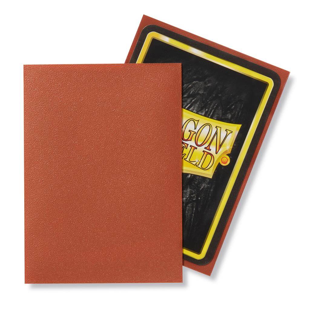 Accessoires Transparante voorkant en matte koperen achterkant. Een box bevat 100 sleeves. Ontworpen voor gebruik met Magic: The Gathering ™, Pokémon ™ en andere kaartspellen.