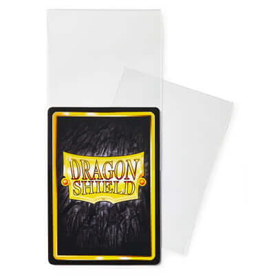 Accessoires Standard-size Dragon Shield Perfect Fit sleeves (63x88mm) met origineel draken artwork. Deze Perfect Fit sleeves sluiten naadloos aan op de kaarten en passen daardoor ook nog eens in de standard-sized sleeves. Uiteraard PVC-vrij en beschikbaar