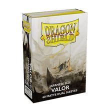 Accessoires Valor, cool and relaxing: Japanese size Dragon Shield Dual Matte sleeves. Clear front and a textured matte back. Fully opaque sleeves with a black interior, an elegant backdrop for black bordered cards.Comes in a box with 60 sleeves. The Sturd