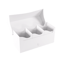 Accessoires Opbergbox die geschikt is voor vier complete kaartendecks of tot maximaal 300 kaarten met dubbele sleeves.