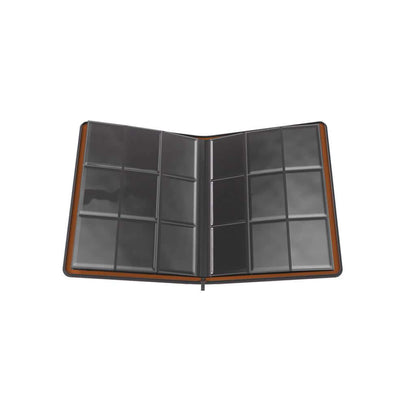 UITVERKOOP Keep your Altered® card collection safe – with elegance! The officially licensed Altered® Zip-Up Album is a great way to collect and organize your valuable Altered® cards. The album is covered with a premium retro leatherette surface that is co