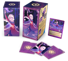 Lorcana Beleef de magie van Disney Lorcana met de exclusieve Fabled Gift Set: Elsa. Deze luxe verzamelbox is zorgvuldig samengesteld voor zowel verzamelaars als spelers, en bevat unieke items die nergens anders verkrijgbaar zijn. Inhoud van de set: 1 excl