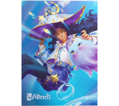 UITVERKOOP A pack of 50 Gamegenic Art Sleeves featuring artwork by Altered.These are the official card sleeves, available in various designs, that are optimized for Altered. The sleeves have a standard size so you can also use them for other card games th