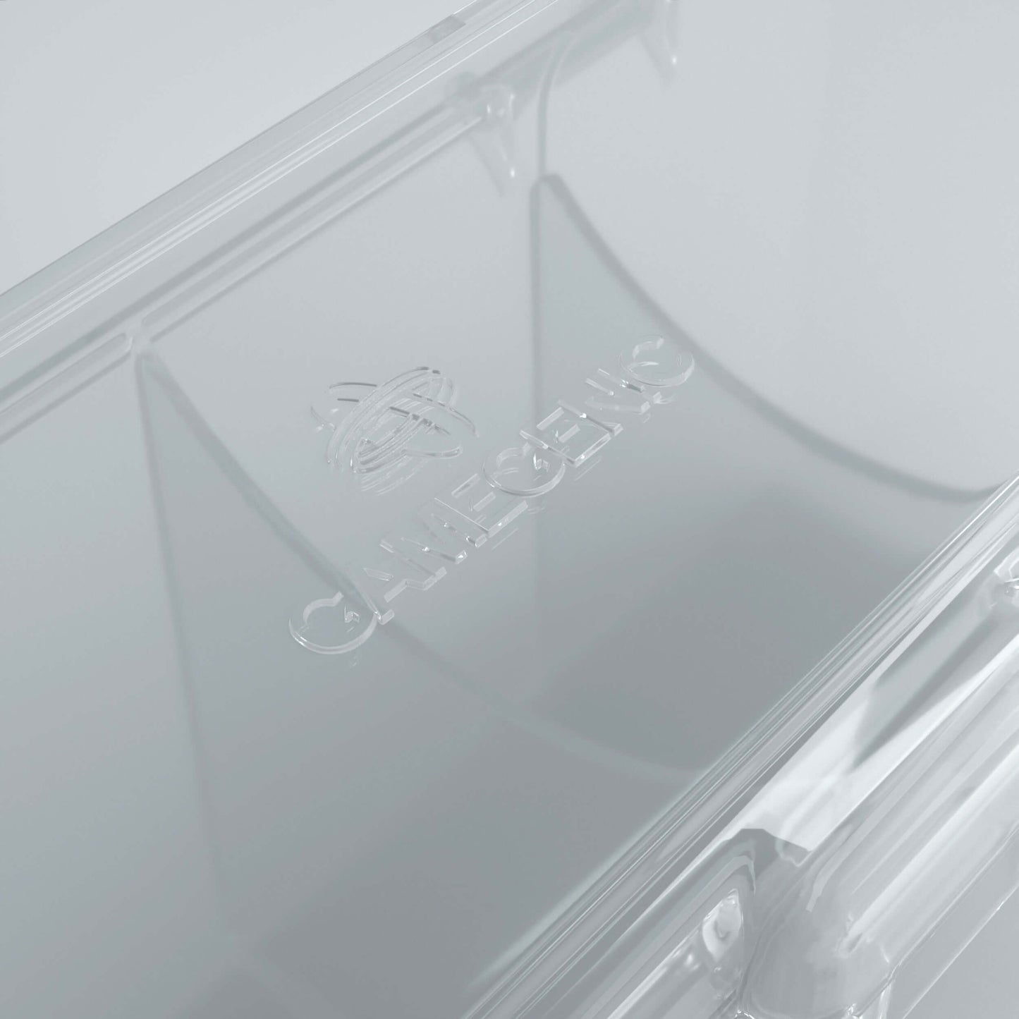 Accessoires Doorzichte Fourtress opbergbox waarin je volledige decks, dobbelstenen, tokens en 320 kaarten met dubbele sleeves kunt opbergen.