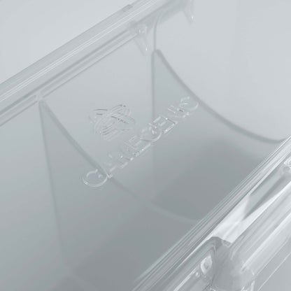 Accessoires Doorzichte Fourtress opbergbox waarin je volledige decks, dobbelstenen, tokens en 320 kaarten met dubbele sleeves kunt opbergen.