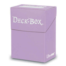Accessoires Lila-kleurige deckbox solid voor het veilig bewaren en vervoeren van je speelkaarten. Geschikt voor maximaal 80 sleeved kaarten.