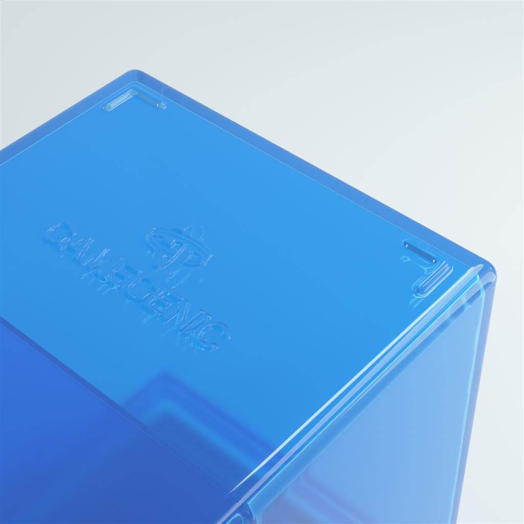 Accessoires Blauwe Fourtress opbergbox waarin je volledige decks, dobbelstenen, tokens en 320 kaarten met dubbele sleeves kunt opbergen.