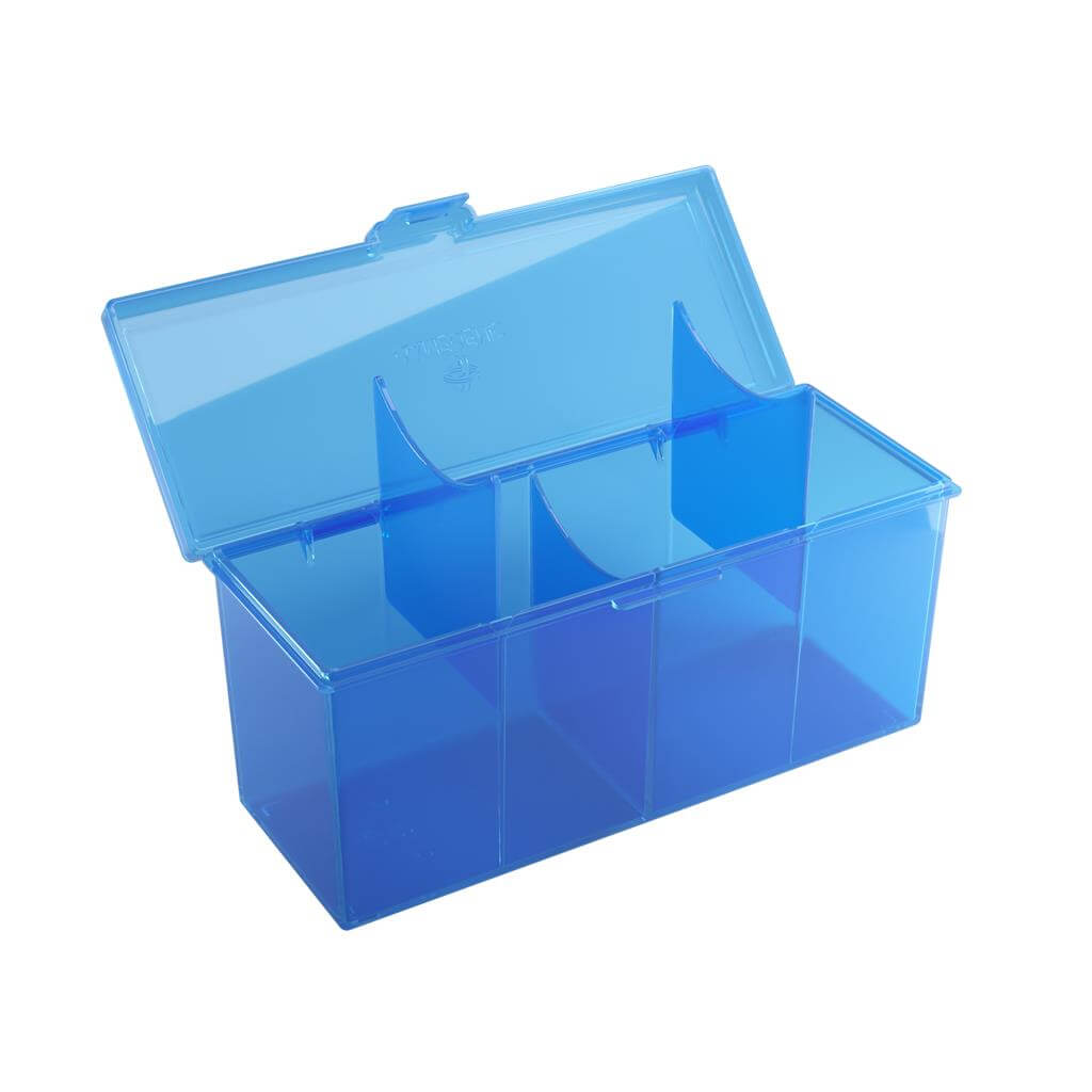 Accessoires Blauwe Fourtress opbergbox waarin je volledige decks, dobbelstenen, tokens en 320 kaarten met dubbele sleeves kunt opbergen.