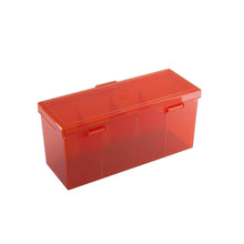 Accessoires Rode Fourtress opbergbox waarin je volledige decks, dobbelstenen, tokens en 320 kaarten met dubbele sleeves kunt opbergen.