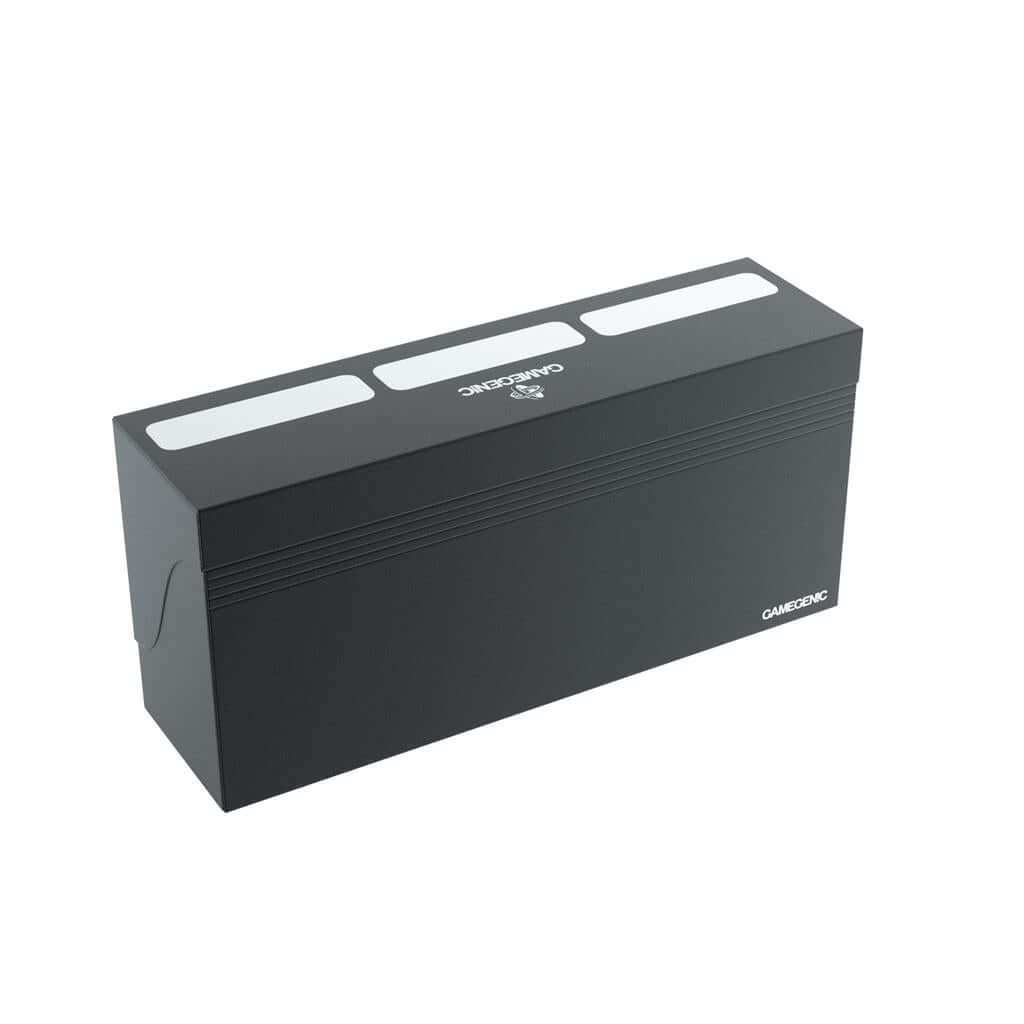 Accessoires Opbergbox die geschikt is voor drie complete kaartendecks of tot maximaal 240 kaarten met dubbele sleeves.
