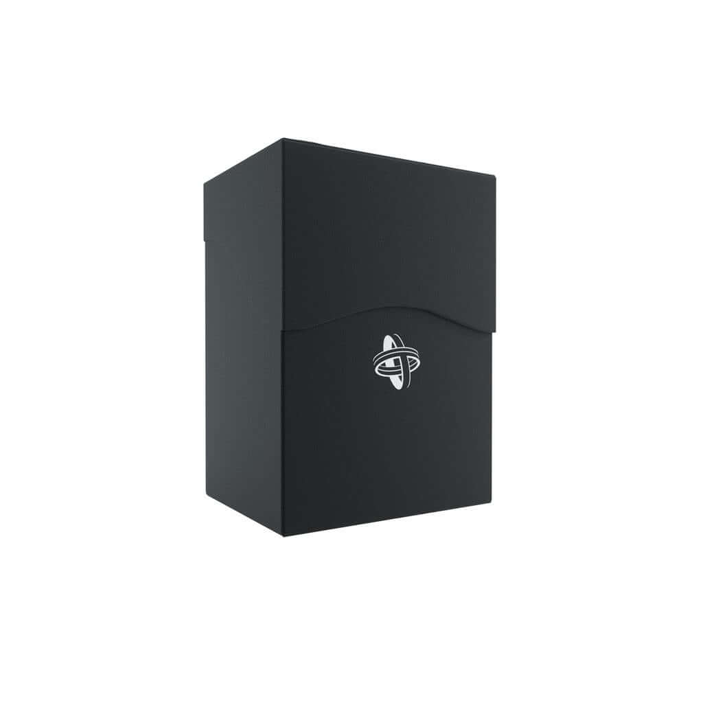 Accessoires Zwarte, casual deckbox die geschikt is voor het beschermen en opbergen van maximaal 80 kaarten met dubbele sleeves.