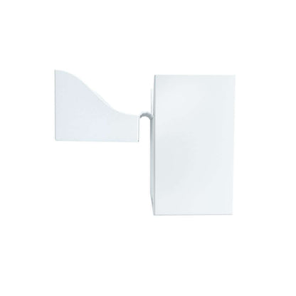 Accessoires Witte, casual deckbox die geschikt is voor het beschermen en opbergen van maximaal 80 kaarten met dubbele sleeves.