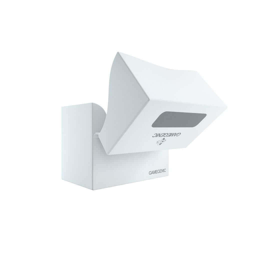 Accessoires Witte, casual sideloading deckbox die geschikt is voor het beschermen en opbergen van maximaal 80 kaarten met dubbele sleeves.