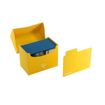 Accessoires Gele, casual sideloading deckbox die geschikt is voor het beschermen en opbergen van maximaal 80 kaarten met dubbele sleeves.