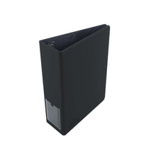 Accessoires Zwarte ringbandmap met 3 sterke ringen voor zowel 18-pocket als 9-pocket pagina's.
